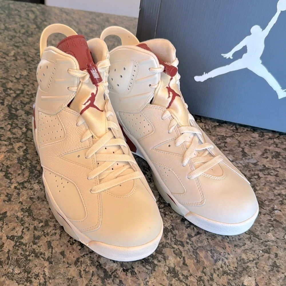 Air Jordan 6 Retro 2015 White and Maroon Sneakers 10.5 like new